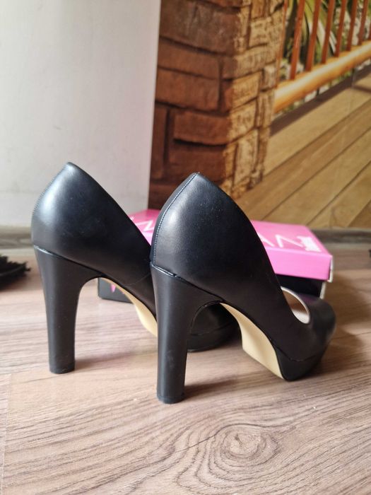 Дамски обувки на висок ток