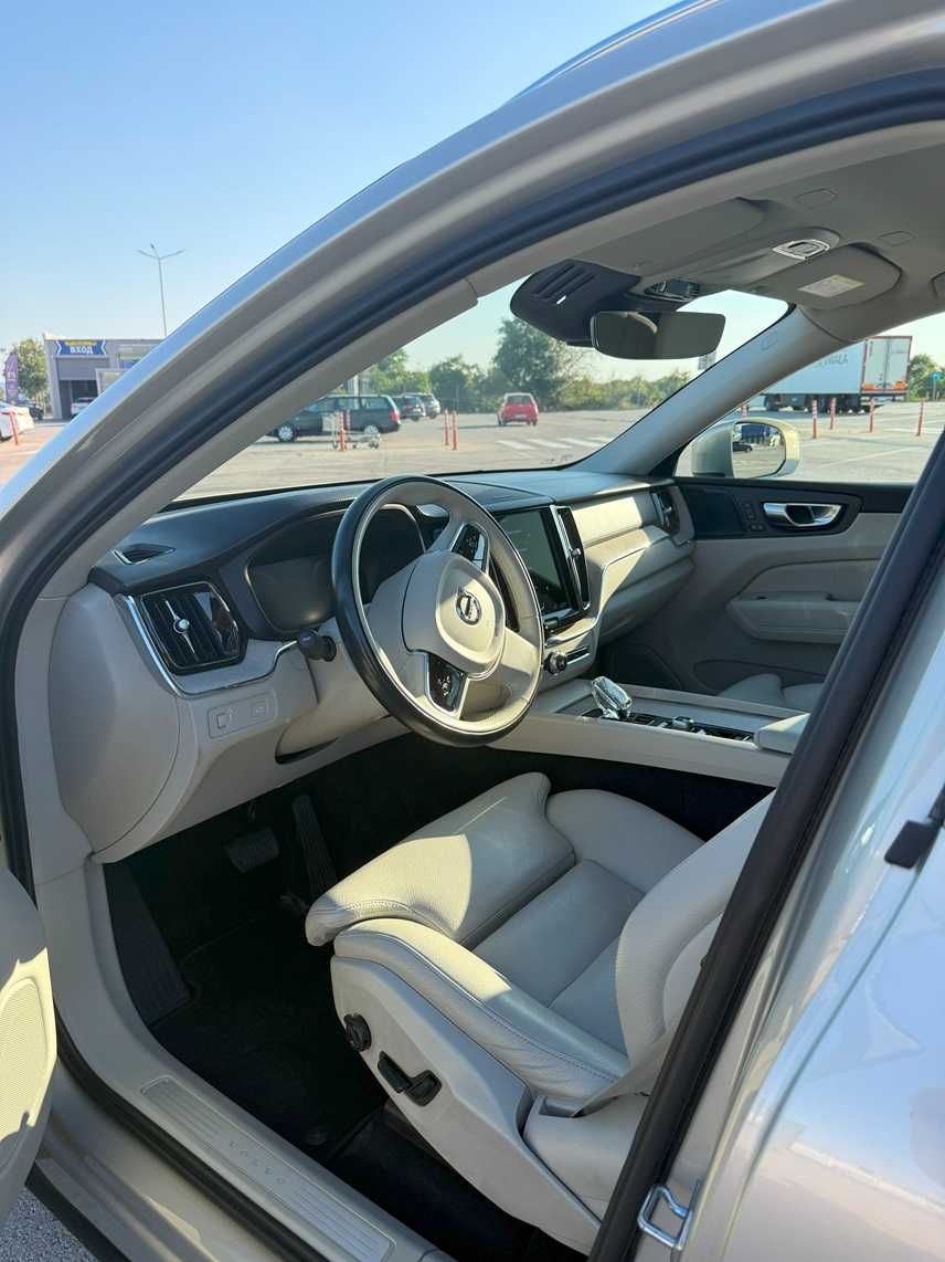 Продавам Volvo XC60 B5 INSCRIPTION Mild Hybrid