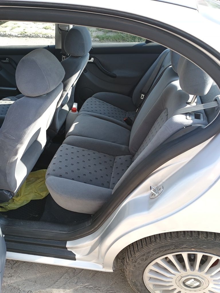 SEAT TOLEDO 1,6 бензин