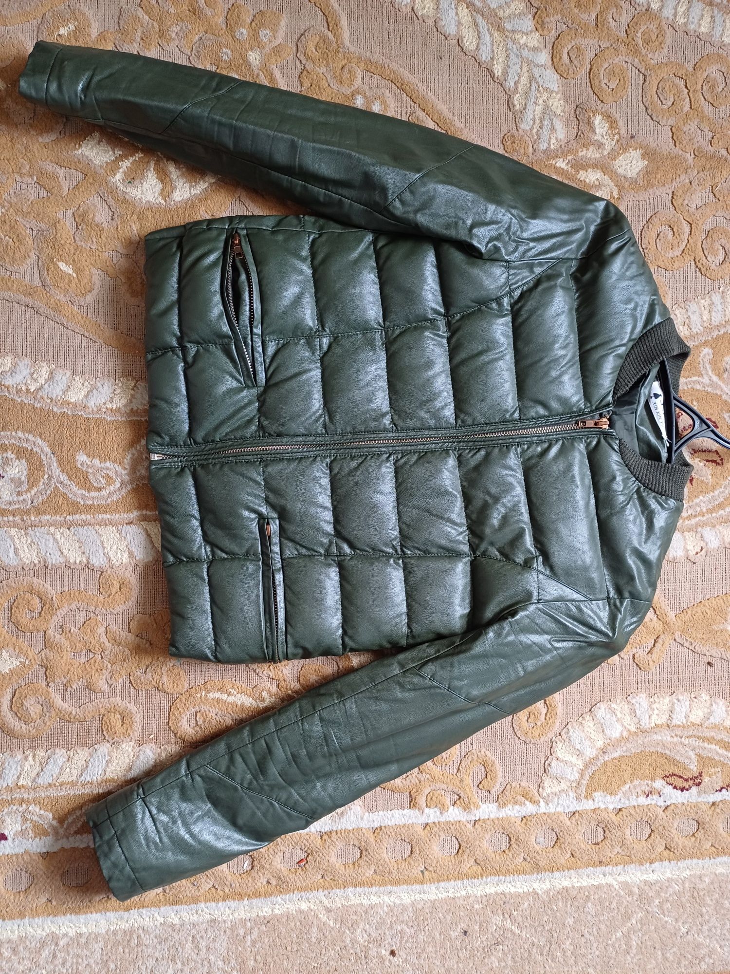 Продам кожанку отличное