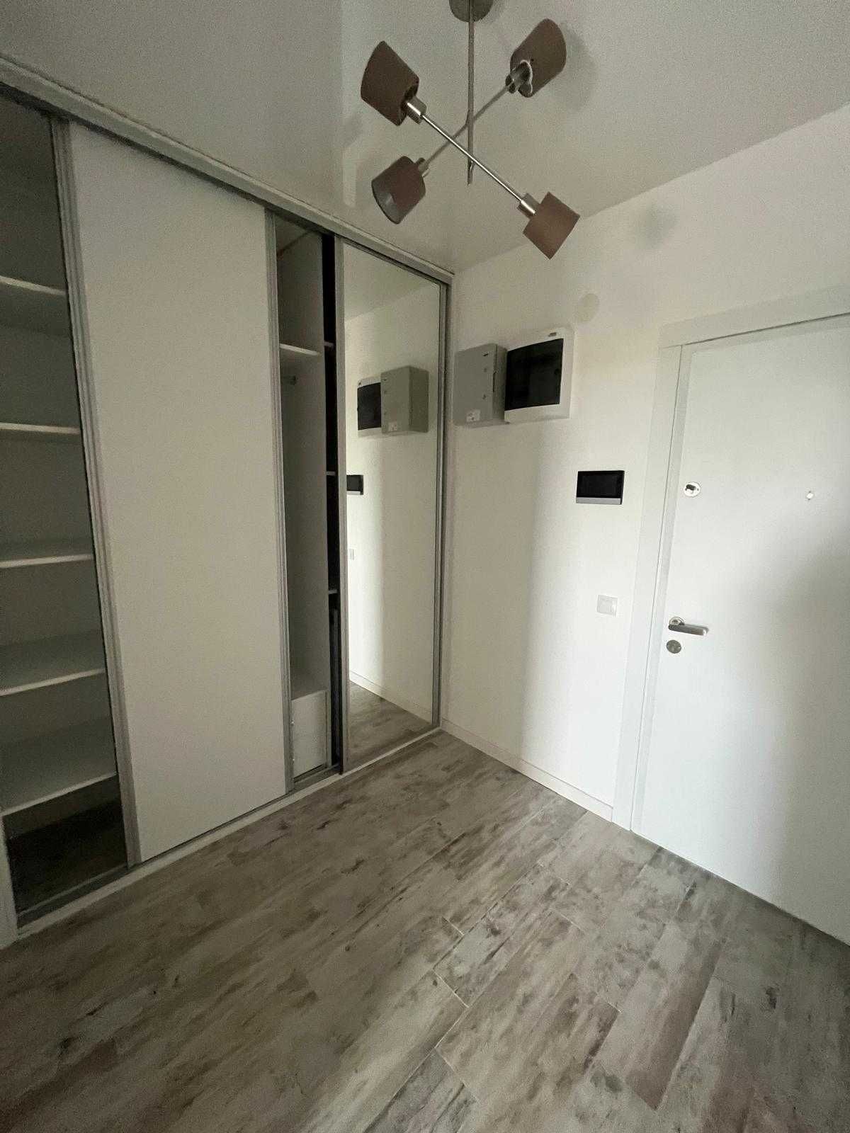 Închiriez apartament cu o camera Central Park 350 Euro negociabil