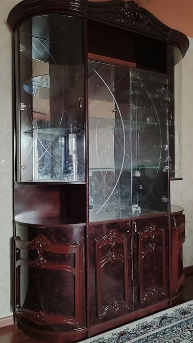 Стенка сотилади.Холати ўртача.Нархи келишилади