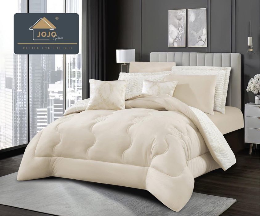 Set cuveltura de pat , material pufos si moale la atingere.