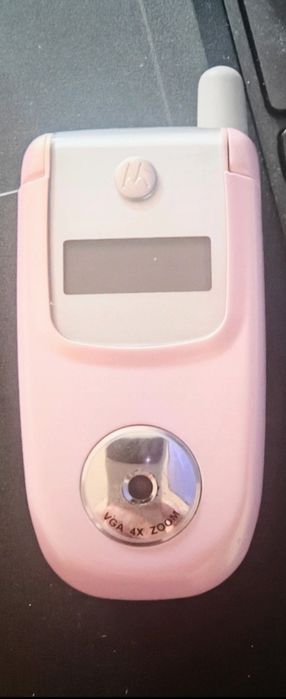 Motorola v220 cu încărcător original (orice rețea)