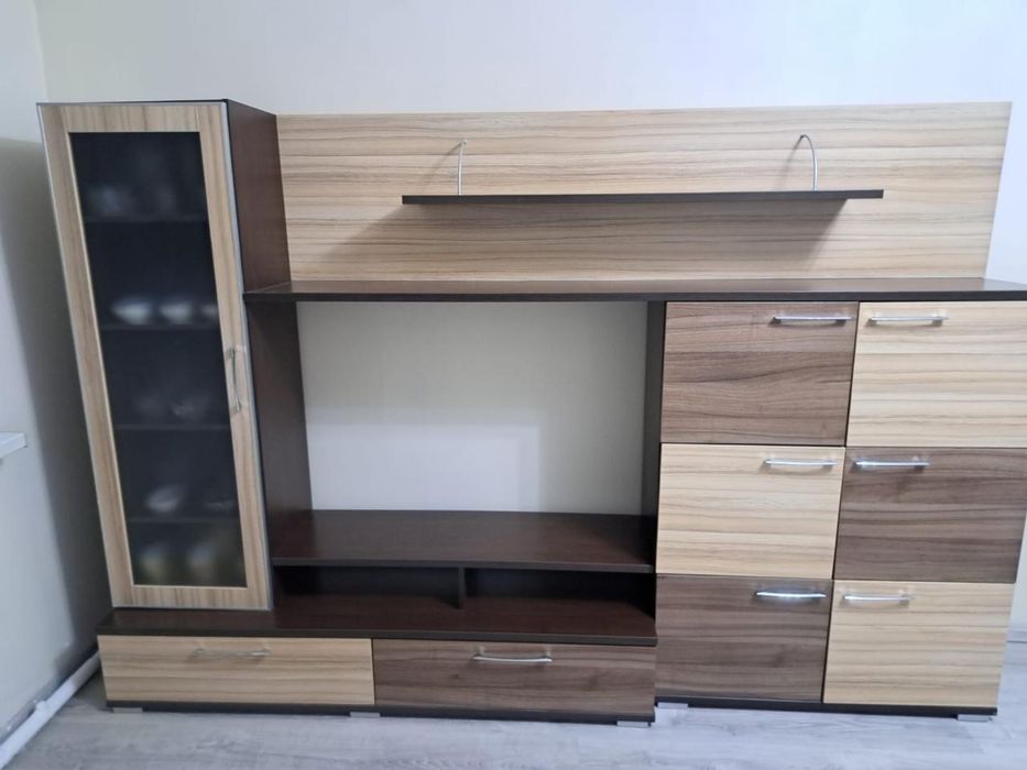 Продам шкаф-горку