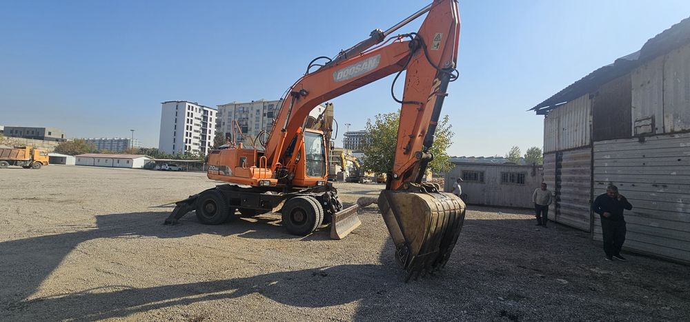 Доосан колёсный эксковатор 210 сотилади холати идеал 2014 йил апарат