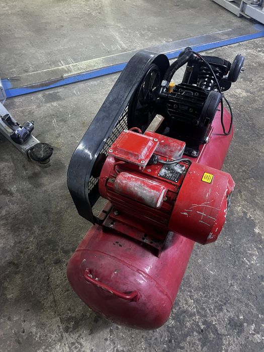 Продам компресср 120л.