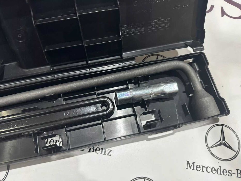 КРИК И КЛЮЧ Нов оригинален Mercedes Sprinter