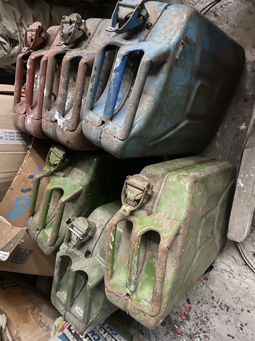 Канистра 20 литров продам