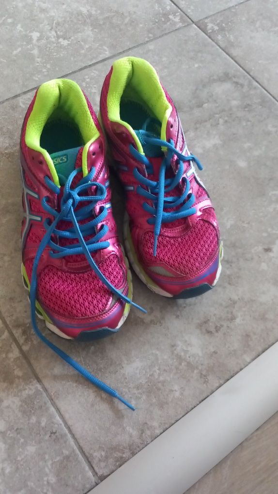 Маратонки 39.5 Asics