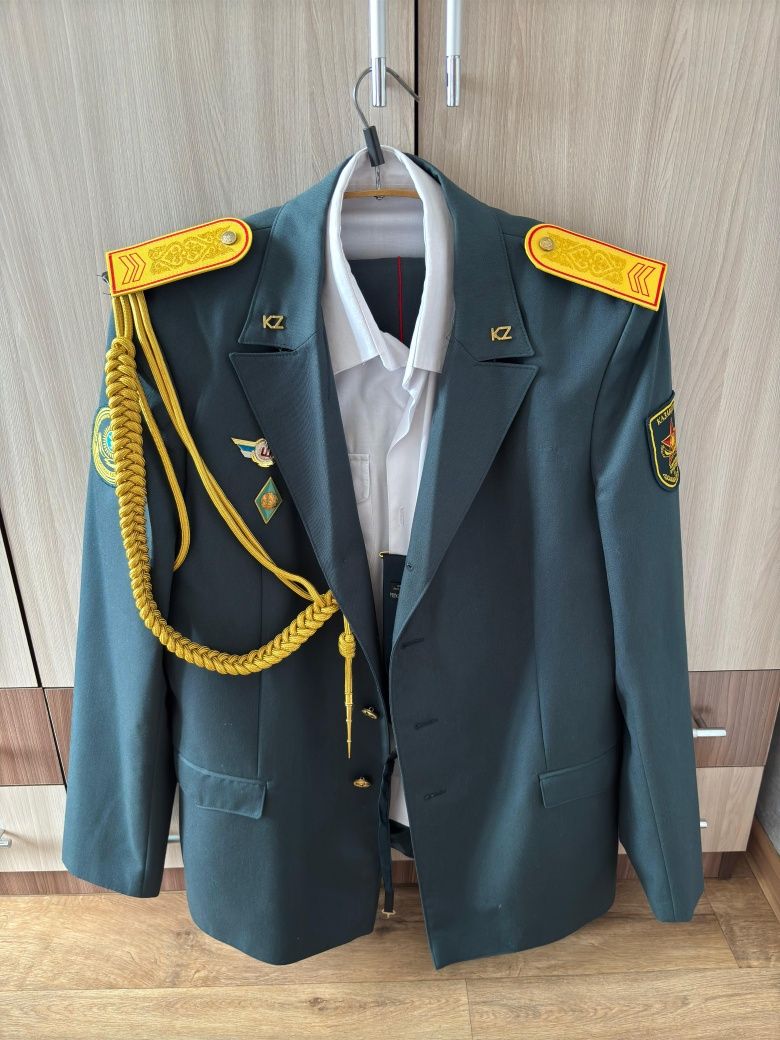 Продам парадную военную форму и повседневную