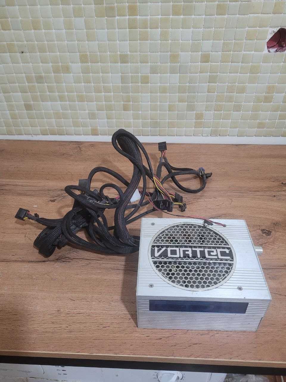 Блок питания Vortec 900 ВТ