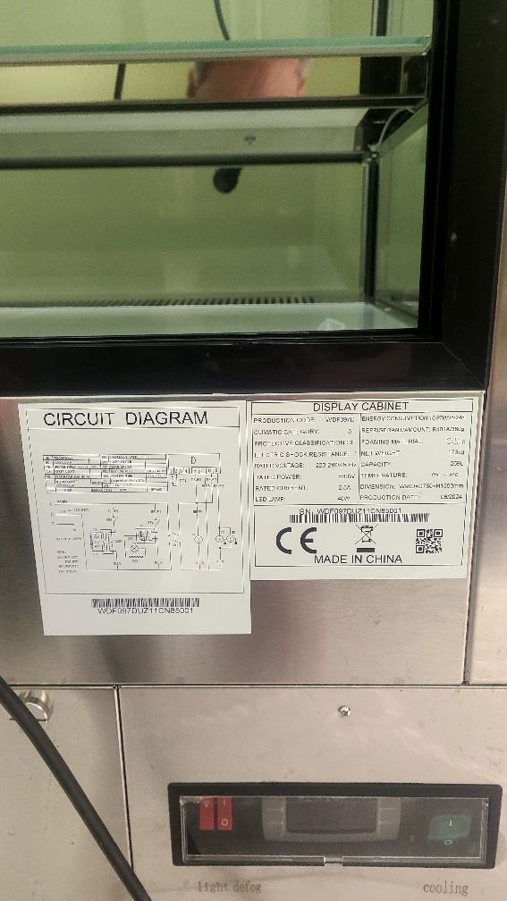 Продам холодильник витриный