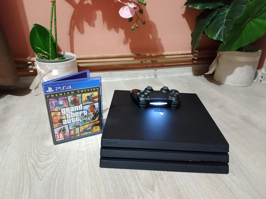 Playstation 4 + 20 jocuri, 1TB, 4K