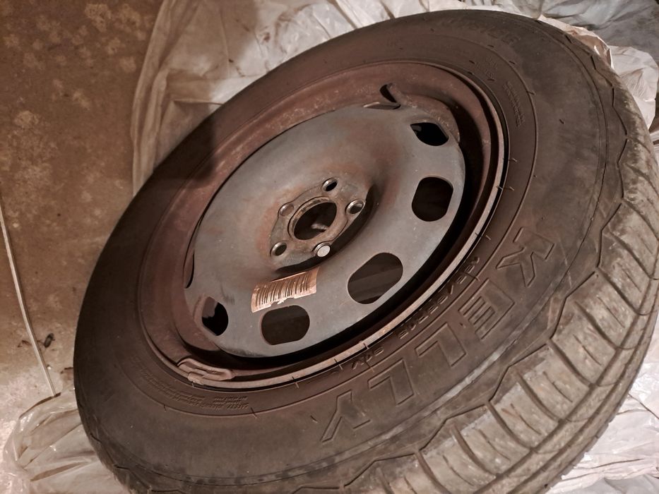 Vând roti 195/65/R15