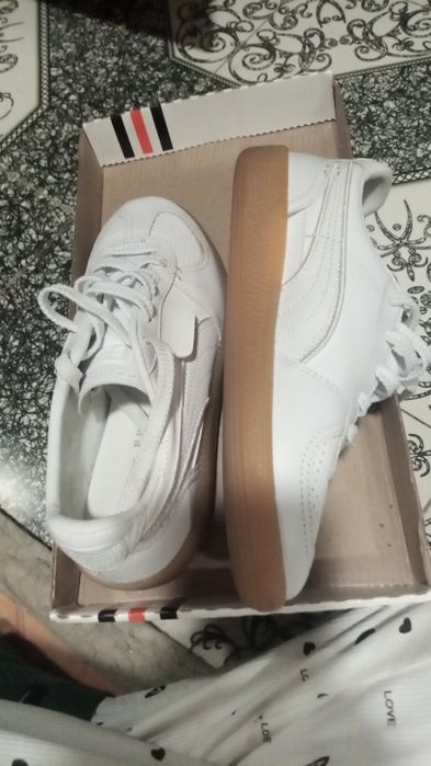 Женские кроссовки новые