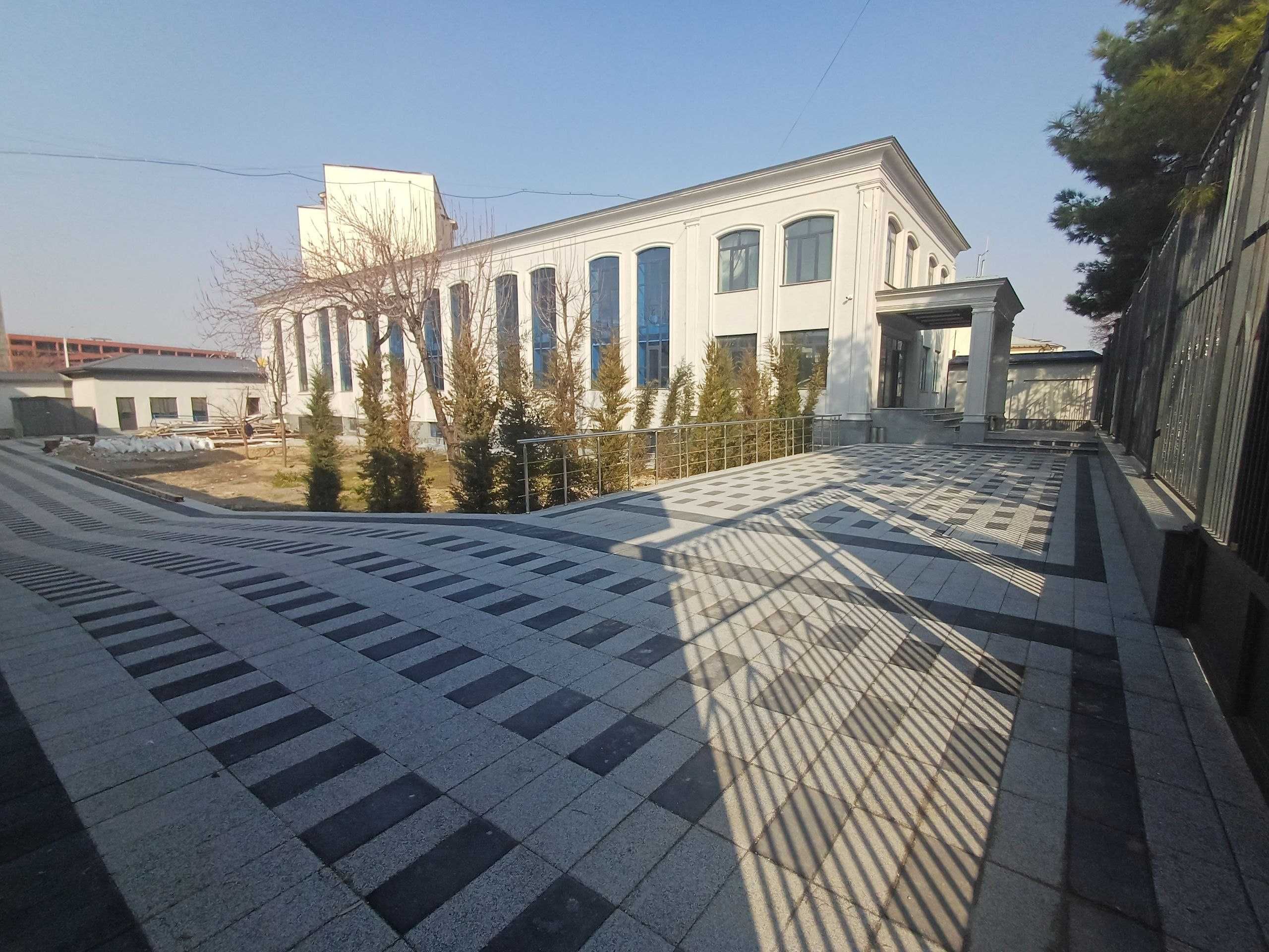 Продаю здание
Бартер есть
Вдоль дороги
Ибн Сино
2.000 м2
20 соток