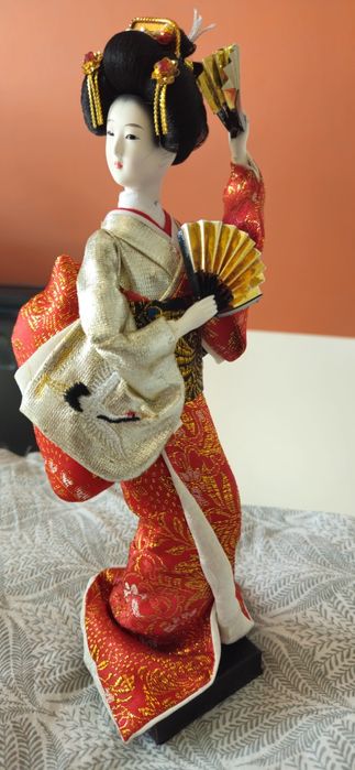 Vand 8 papusi traditionale asiatice,gheise,superbe,de colectie. 8 poze