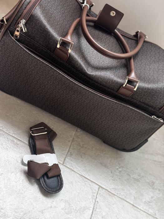 Ръчен куфар/сак с колелца Guess