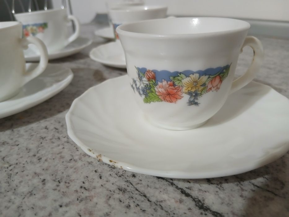 Serviciu cafea marca Luminarc 6 cesti si 6 farfuri plus suport