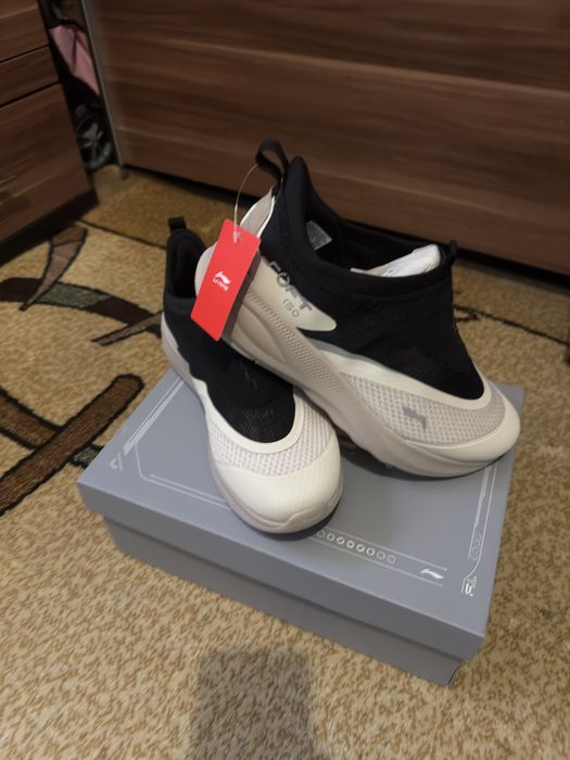 Продается оригинал Lining soft новые
