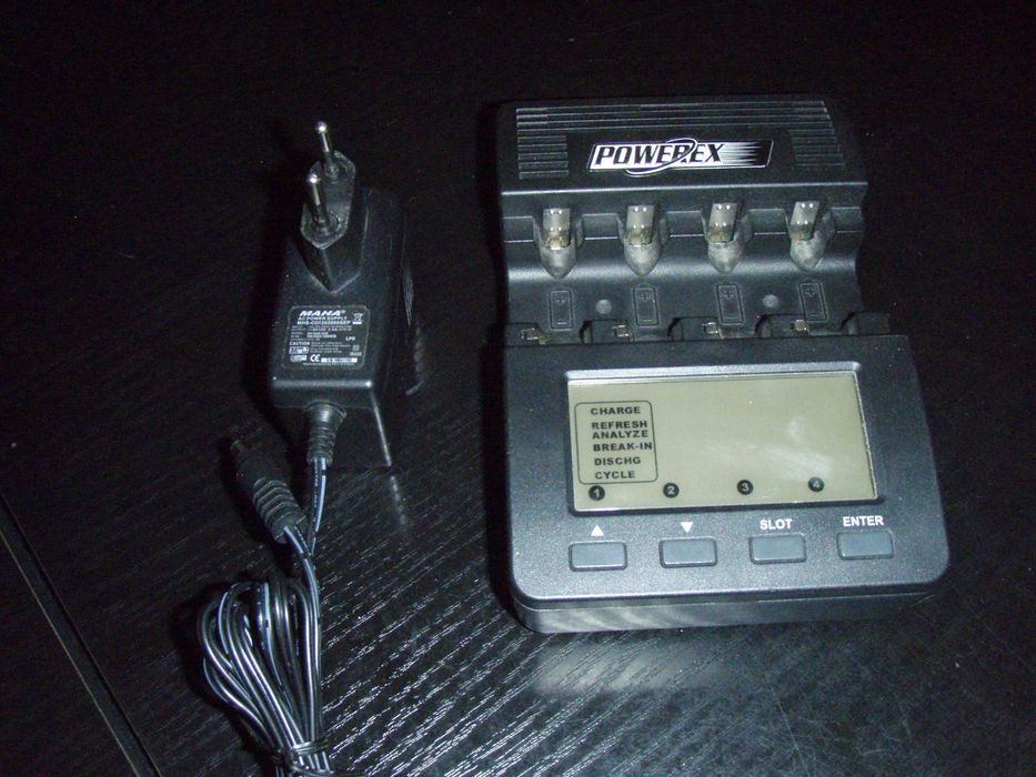 Incarcator si analizor acumulatori MAHA MH-C9000 WizardOne, nou