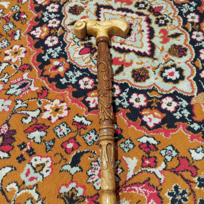 Продаётся Трость ручной работа.