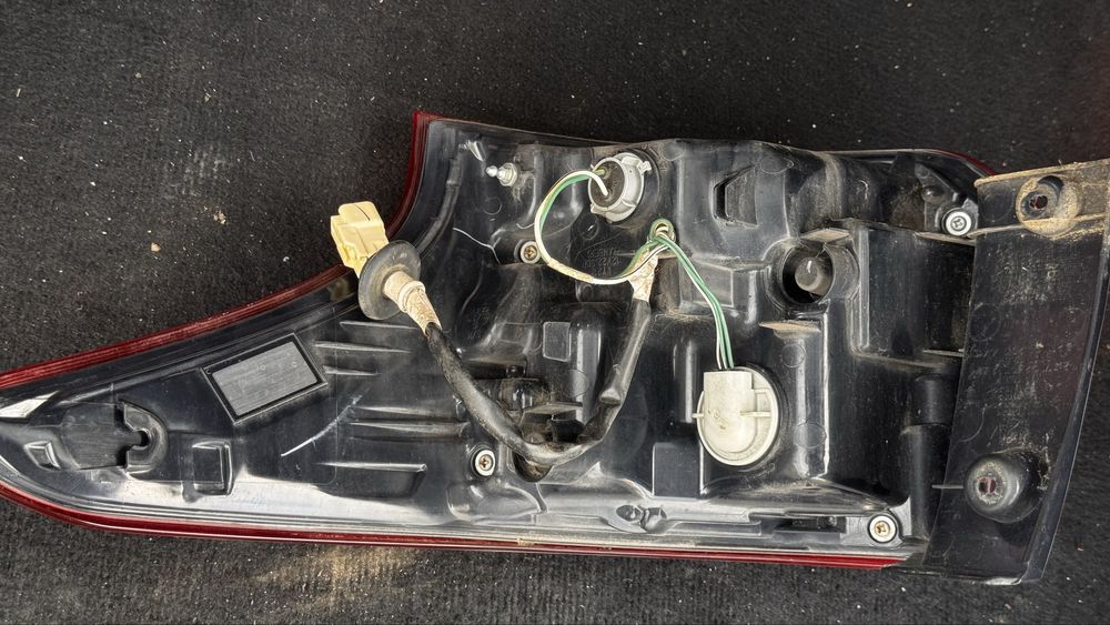 Lampa spate stanga mitsubisi outlander phev original .