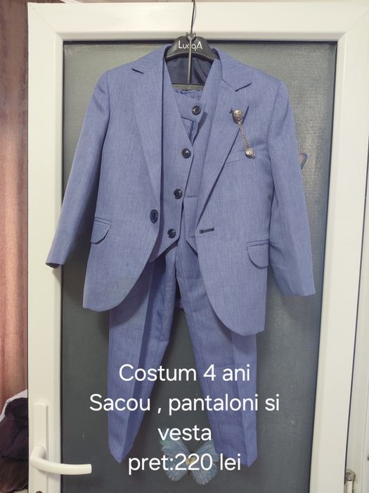 Costum de vanzare