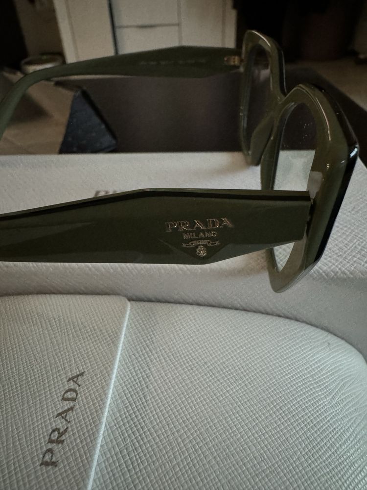 3 чифта очила Prada
