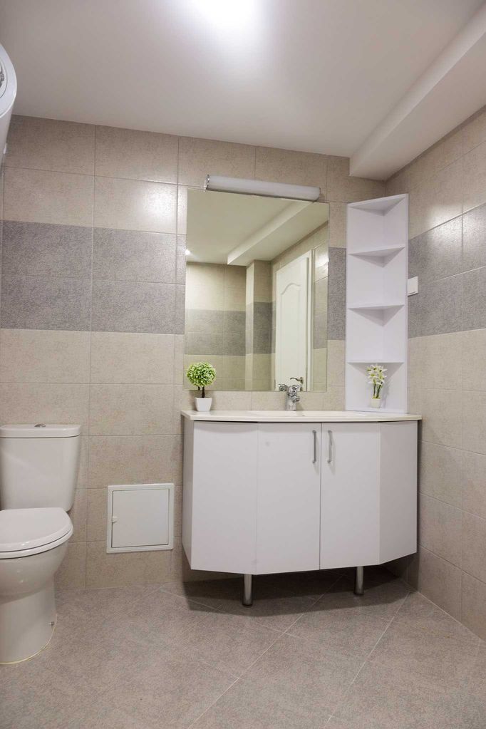 Дава се под наем Етаж от къща в Пловдив, Център - 180 кв.м за 918 € - Снимка #12