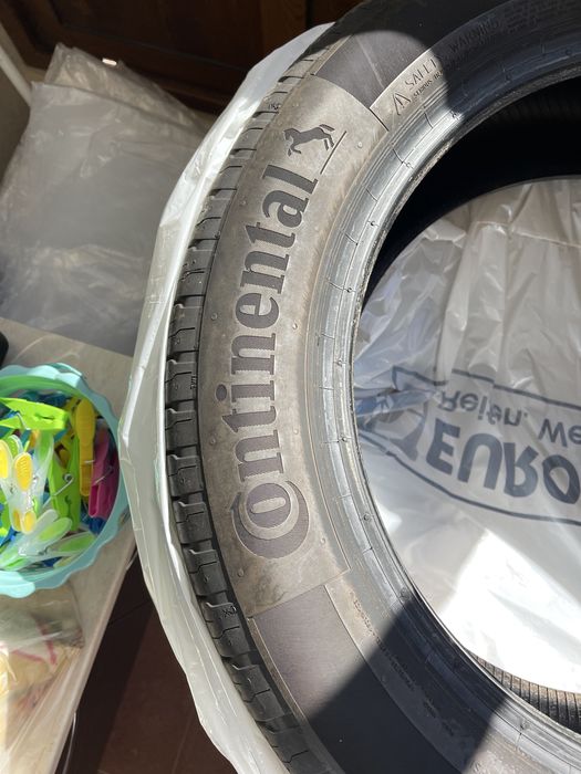 Gummi Continental. 215 55 R17