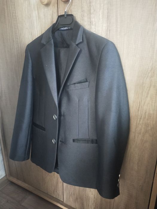 Продам костюм "Тройка"для мальчика