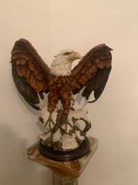 Sculptura in rasina vultur colectia Prince