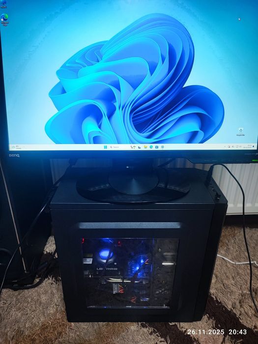 Unitate PC DDR4 cu monitor, tastatură și mouse