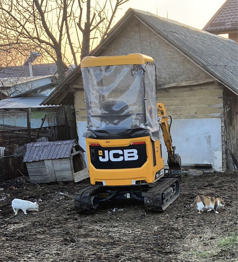 Execut lucrări miniexcavator. Montăm fose septice/instalații sanitare.