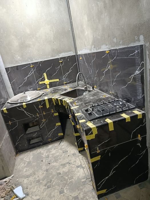 Uchaqqa kafel teramiz mazaykasi bilan