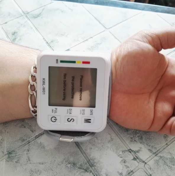 Апарат за кръвно налягане за китка НОВ, 4 модела