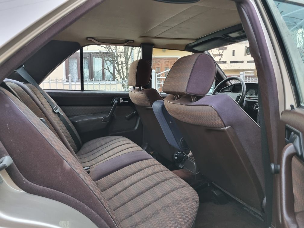 Închiriez masina pentru evenimente Mercedes w123 și Mercedes 190D