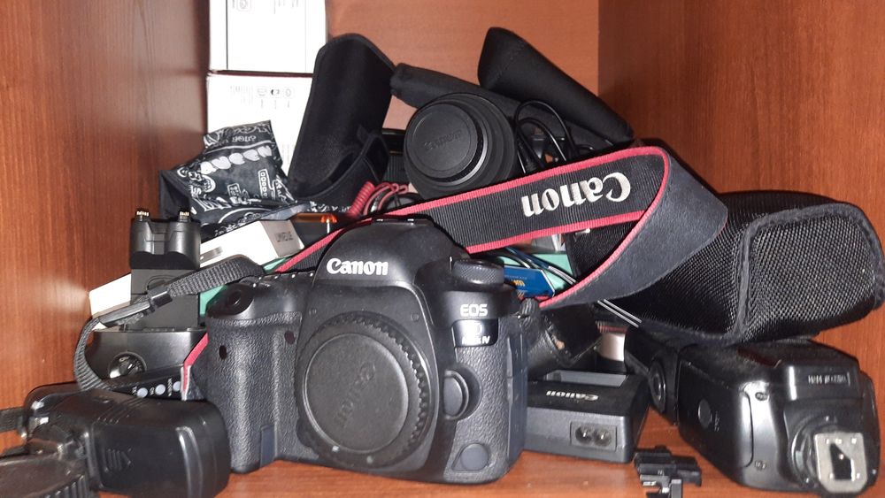 Продам фотоаппарат canon mark 4 и остальные комплектации