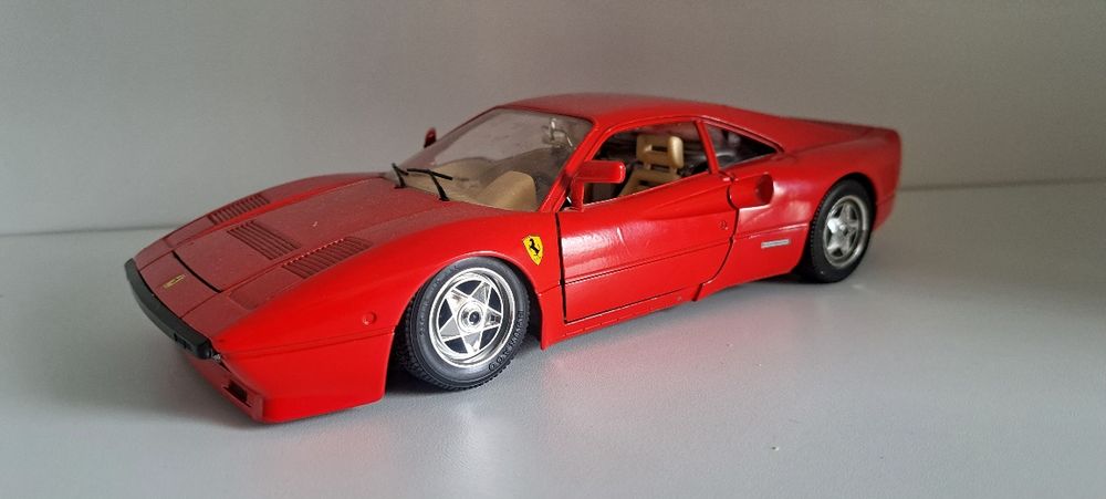 Machetă auto Ferrari GTO (1984) Bburago