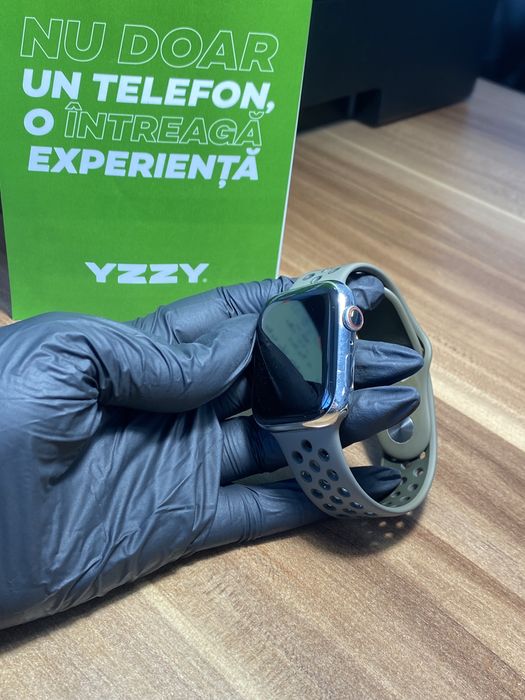 Apple Watch Seria 7 / 45 mm / Silver Stainless Steel / Ca nou