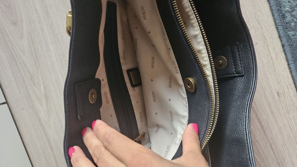 Оригинална голяма чанта Guess А 4