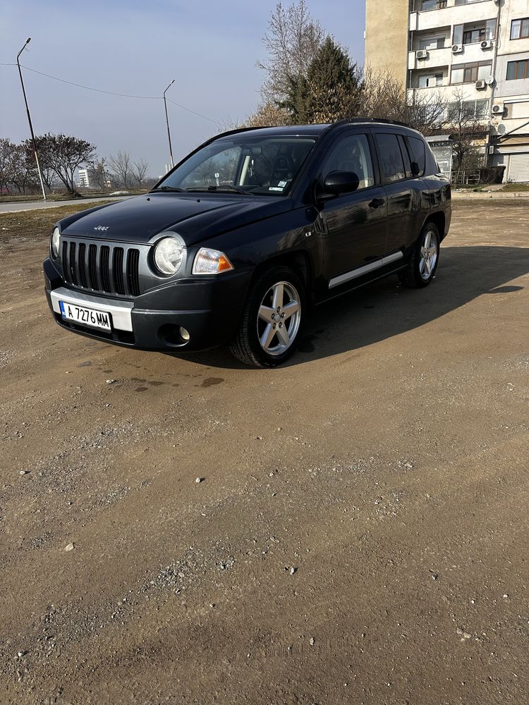 Продавам Jeep Compass