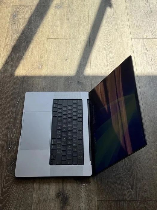 MacBook Pro 16" m1 pro 32 gb ram 512 ssd