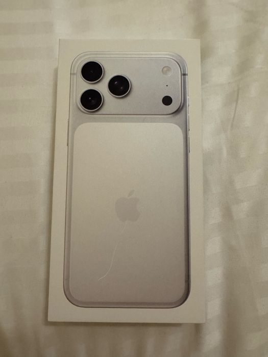 Iphone 17 pro max - Silver, 256 GB - Nou, Sigilat