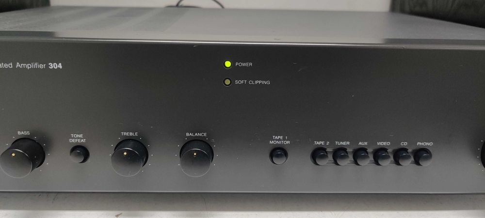 NAD 304 muzica stereo amp great sound music