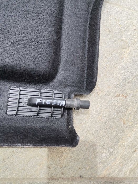 Кора багажник  Форд Фиеста/ Ford Fiesta 2000--2008г Двуврата.