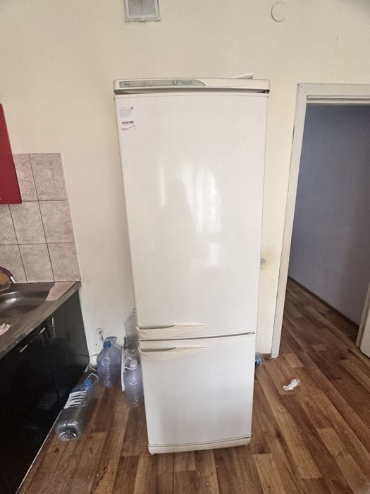 Холодильник рабочий срочно!