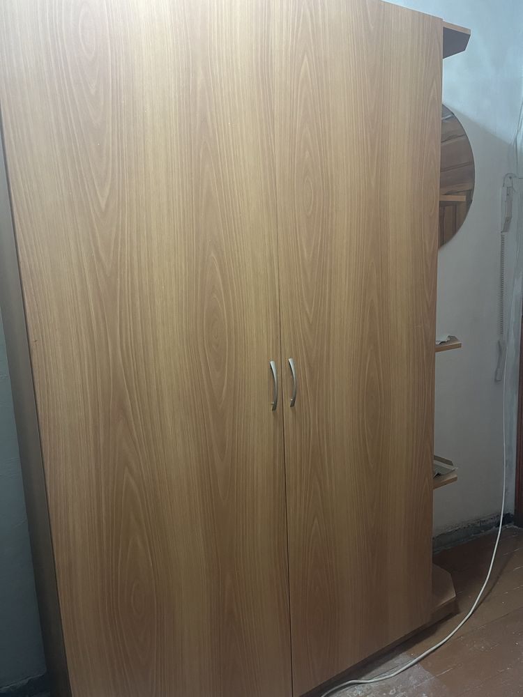 Продам шкаф в прихожую